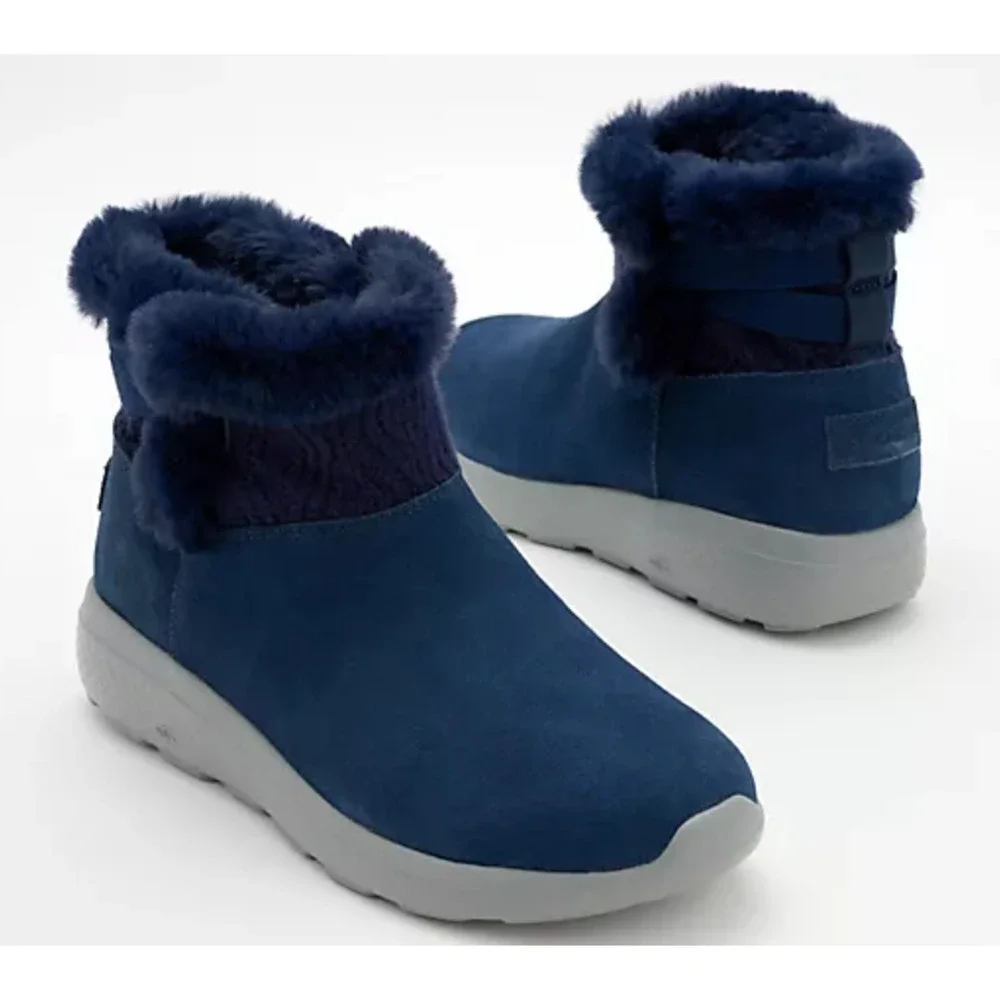 Skechers Womens On-the-GO City Suede Boots 9 WIDE Navy Blue Water Repellent NIB